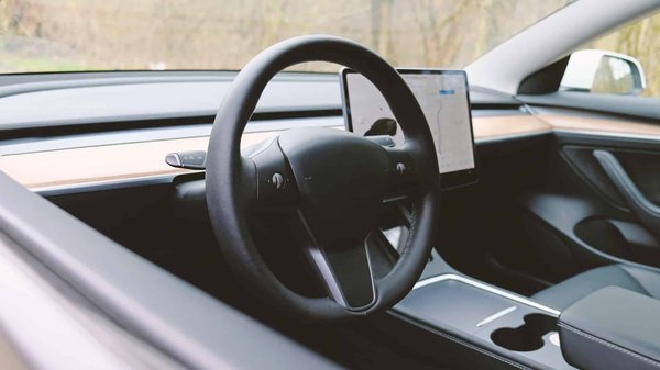 Location de la voiture Tesla model S : l’essentiel à savoir !