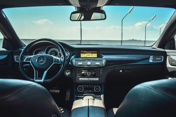 Quels sont les meilleurs revêtements intérieurs résistant aux taches pour un taxi?